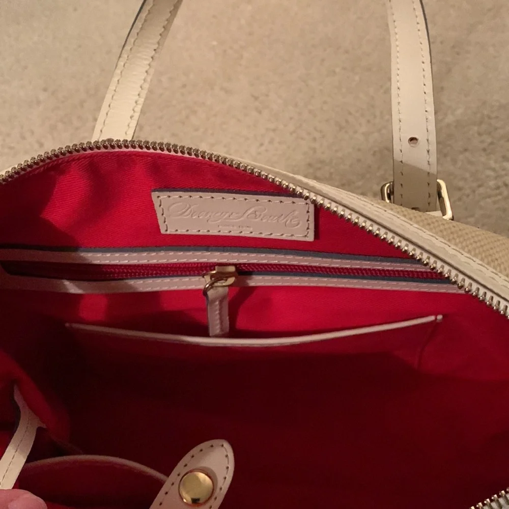 Dooney & Bourke Cream/Tan Panama Barrel Bag With Adjustable Crossbody Strap NWOT - Picture 11 of 17